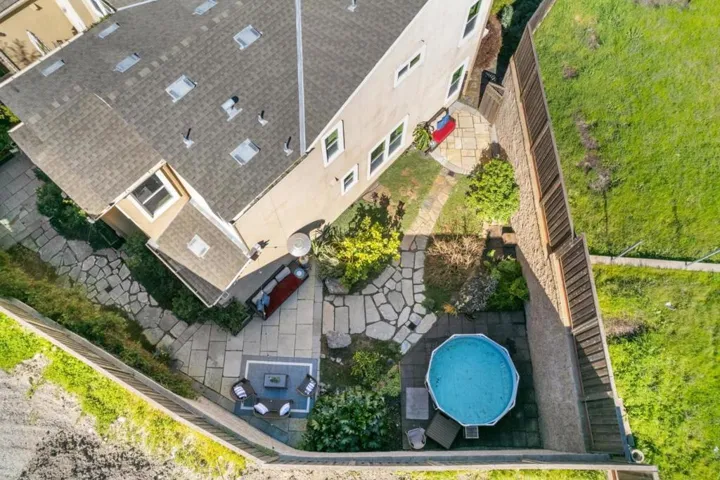 6 Turquoise Court, Petaluma, California 94952