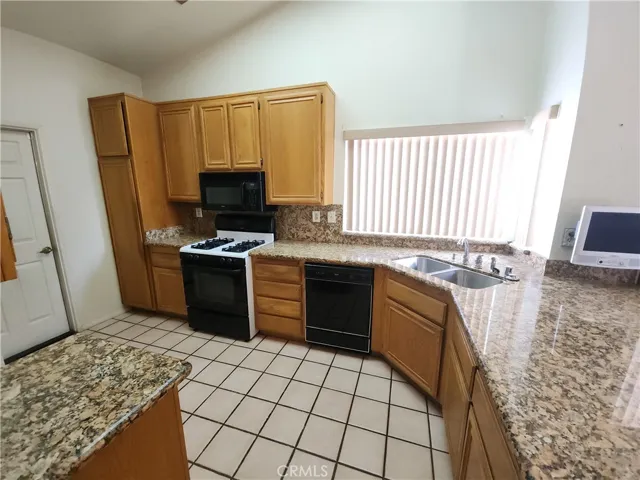 20457 Mockingbird Avenue, Apple Valley, California 92308