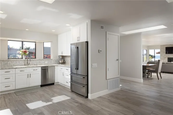 Kitchen/Entry