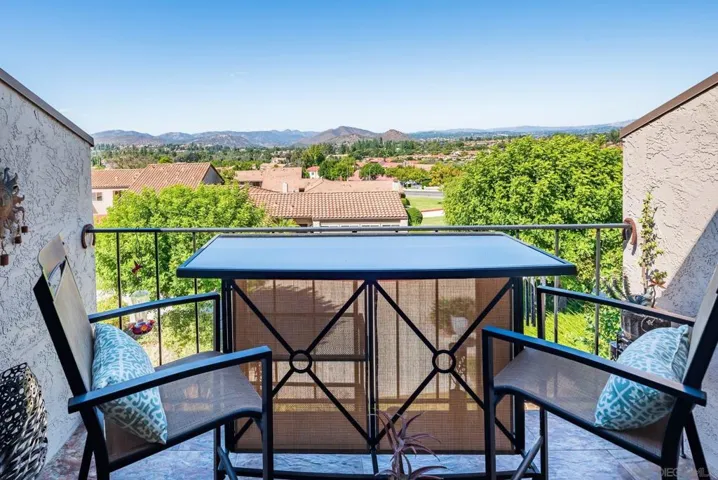 Rear balcony has views of mountains, golf course, sunsests and Lake Hodges.