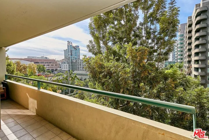 600 W 9th Street 702, Los Angeles, California 90015
