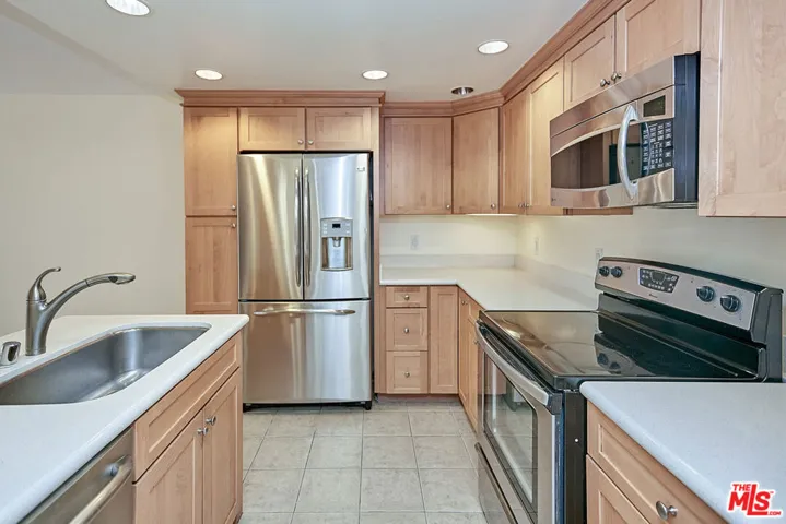 600 W 9th Street 702, Los Angeles, California 90015