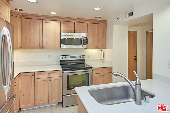 600 W 9th Street 702, Los Angeles, California 90015