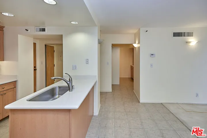 600 W 9th Street 702, Los Angeles, California 90015
