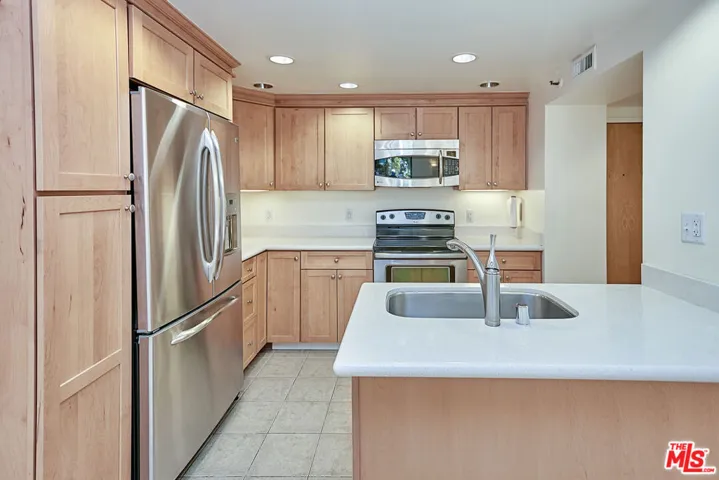 600 W 9th Street 702, Los Angeles, California 90015