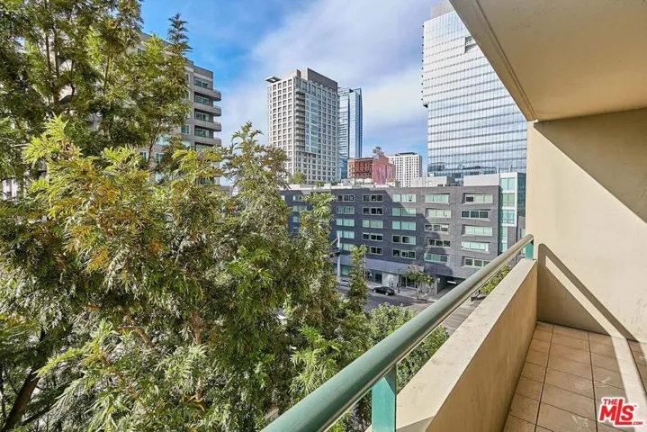 600 W 9th Street 702, Los Angeles, California 90015