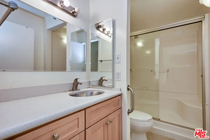 600 W 9th Street 702, Los Angeles, California 90015