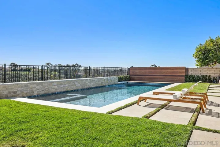 Swimming Pool/Hot Tub/Sauna