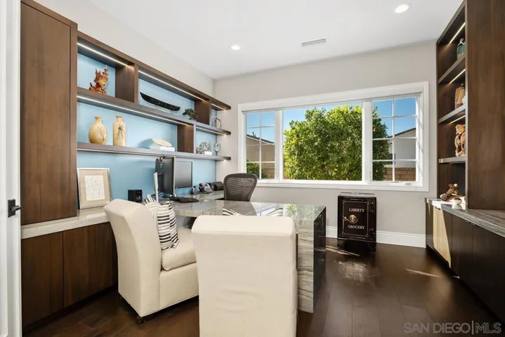 Studio/Study/Office