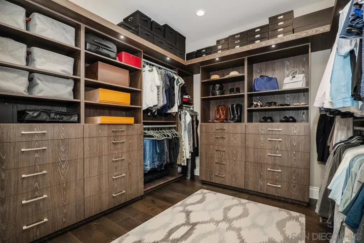 Walk-in Closet