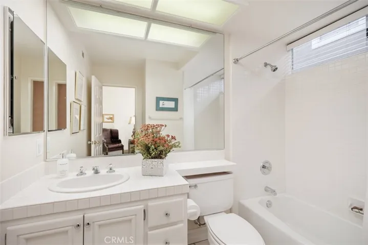 main floor bedroom / office en suite