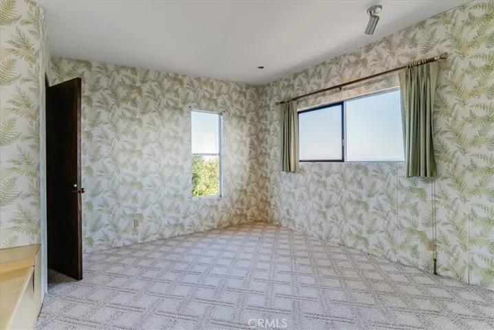 Master Sitting Area