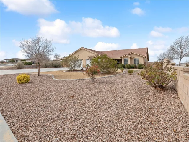 12526 Sarsi Place, Apple Valley, California 92308