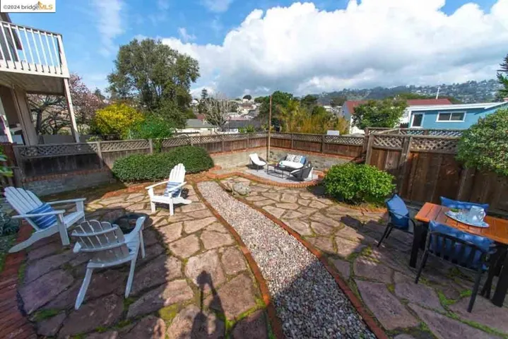 2012 Santa Clara St, Richmond, California 94804