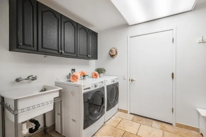 16755 Oak View Circle, Morgan Hill, California 95037