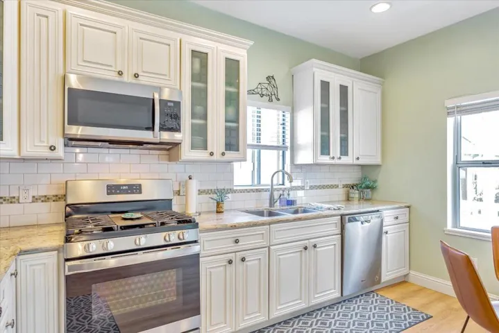 220 8th Street, Pacific Grove, California 93950