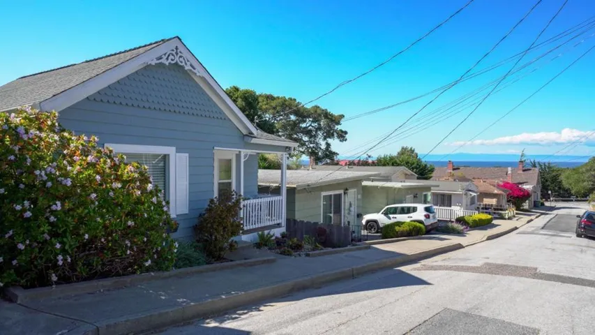 220 8th Street, Pacific Grove, California 93950