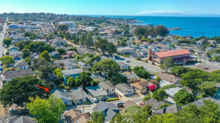 220 8th Street, Pacific Grove, California 93950