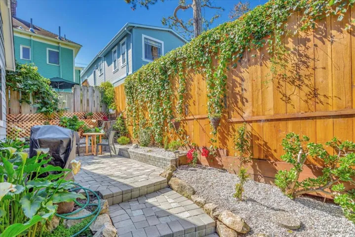 220 8th Street, Pacific Grove, California 93950