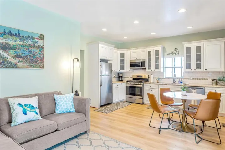 220 8th Street, Pacific Grove, California 93950