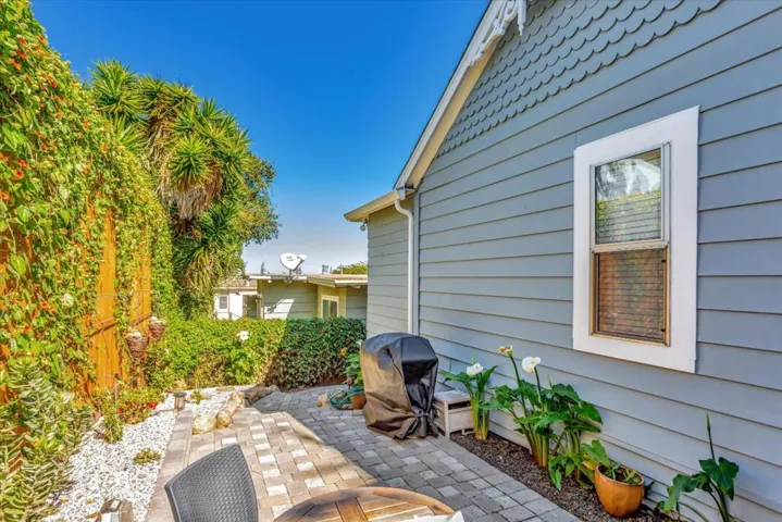 220 8th Street, Pacific Grove, California 93950