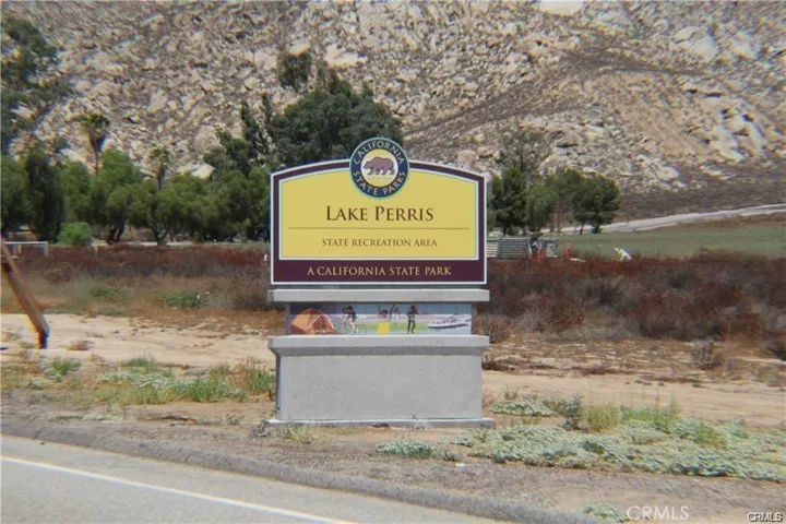 Nerby Perris Lake