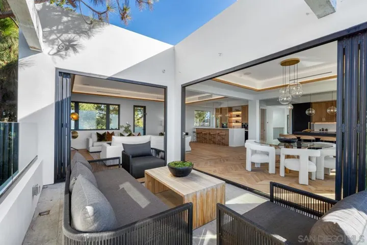 8433 Prestwick Dr, La Jolla, California 92037