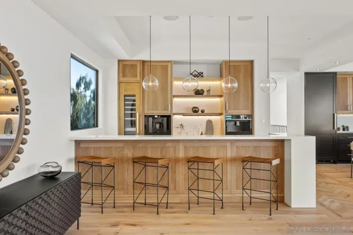 8433 Prestwick Dr, La Jolla, California 92037