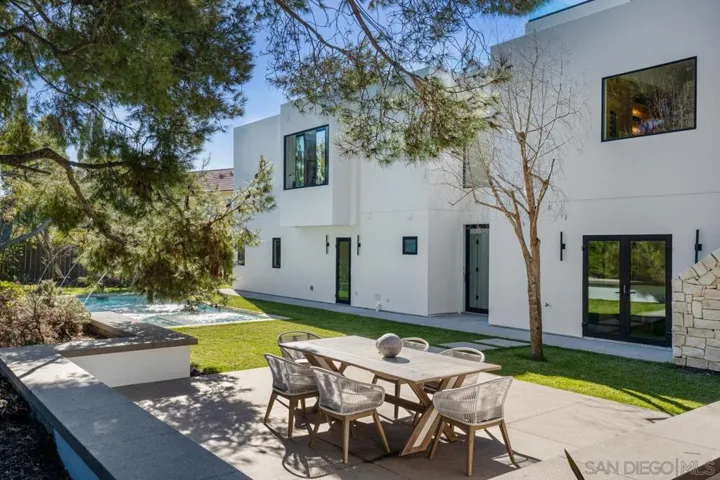 8433 Prestwick Dr, La Jolla, California 92037