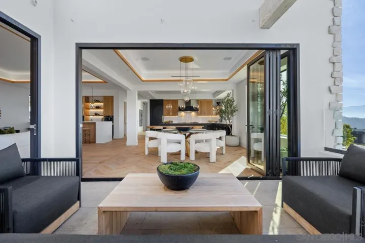 8433 Prestwick Dr, La Jolla, California 92037