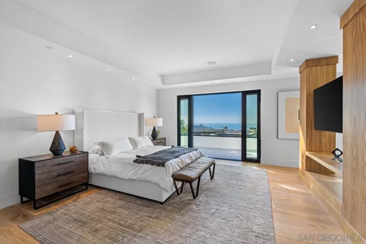 8433 Prestwick Dr, La Jolla, California 92037