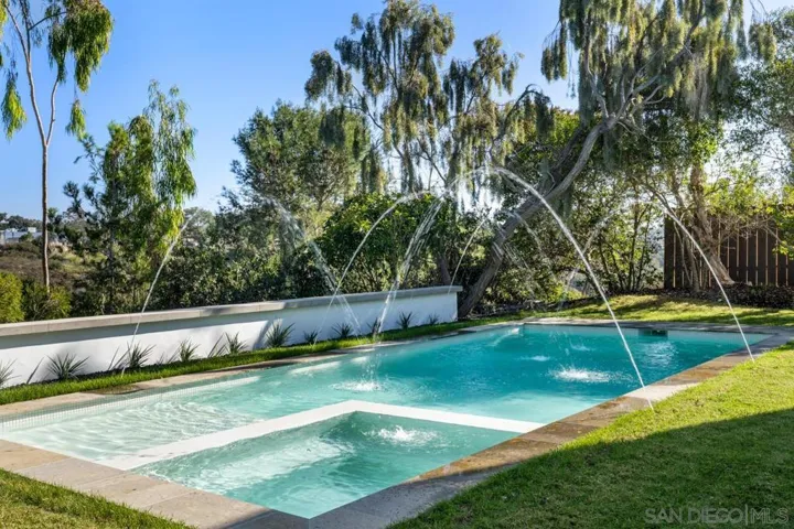 8433 Prestwick Dr, La Jolla, California 92037