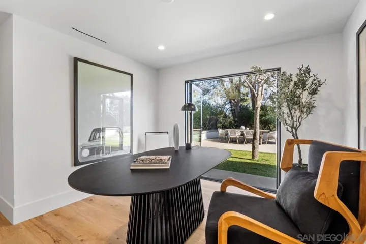 8433 Prestwick Dr, La Jolla, California 92037
