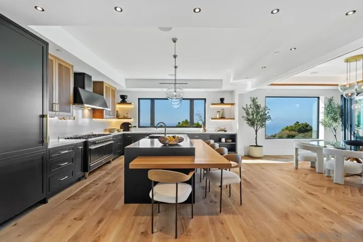 8433 Prestwick Dr, La Jolla, California 92037