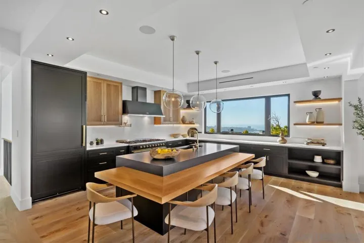 8433 Prestwick Dr, La Jolla, California 92037