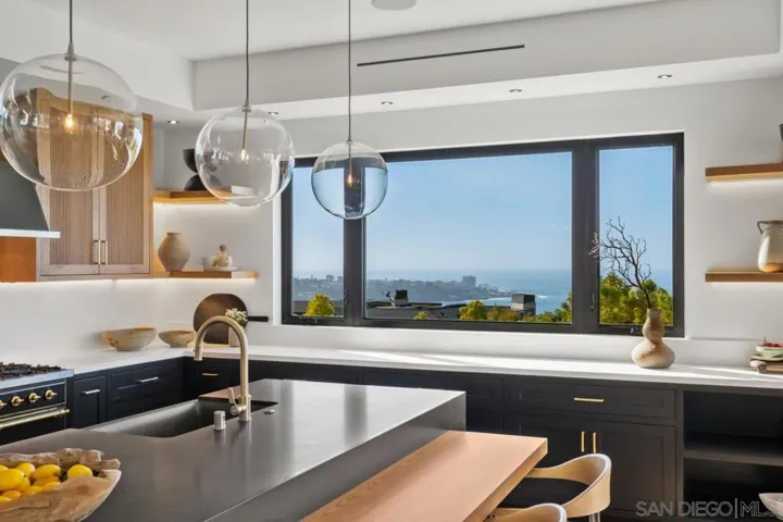 8433 Prestwick Dr, La Jolla, California 92037