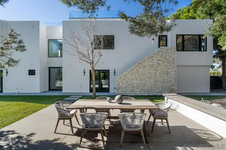 8433 Prestwick Dr, La Jolla, California 92037