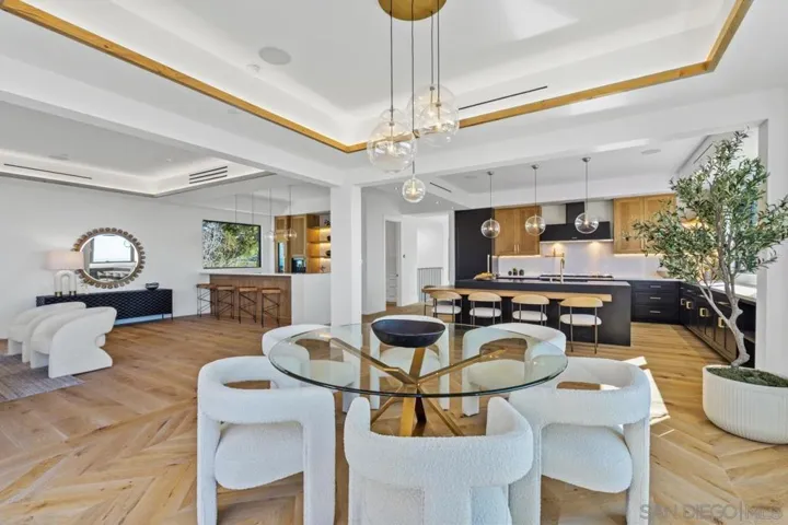 8433 Prestwick Dr, La Jolla, California 92037
