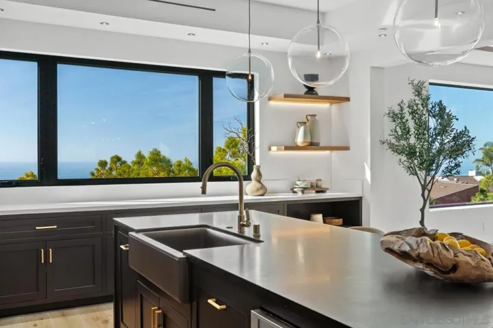 8433 Prestwick Dr, La Jolla, California 92037