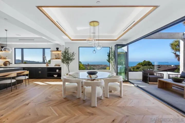 8433 Prestwick Dr, La Jolla, California 92037
