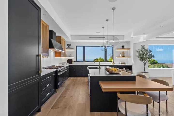 8433 Prestwick Dr, La Jolla, California 92037