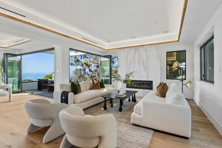 8433 Prestwick Dr, La Jolla, California 92037