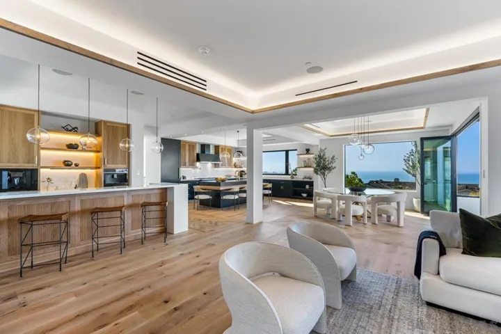8433 Prestwick Dr, La Jolla, California 92037