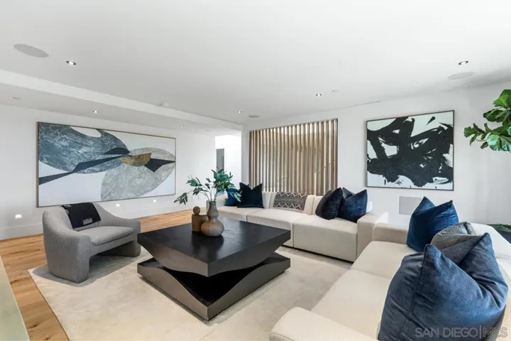 8433 Prestwick Dr, La Jolla, California 92037