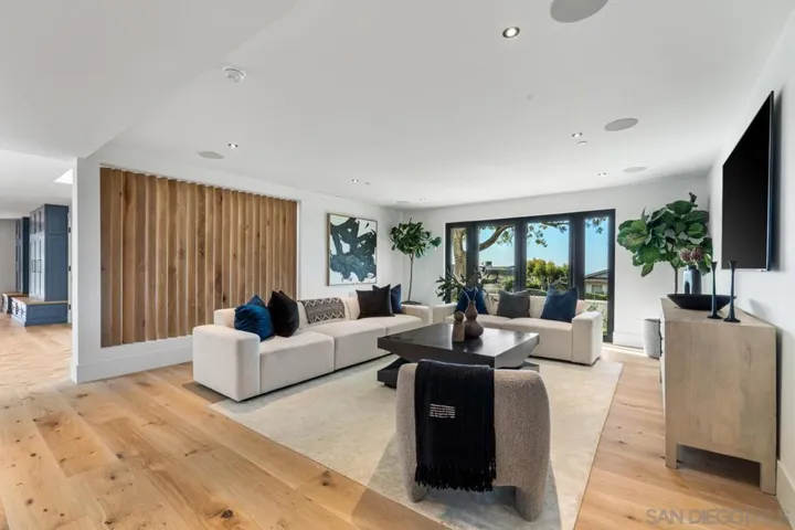8433 Prestwick Dr, La Jolla, California 92037