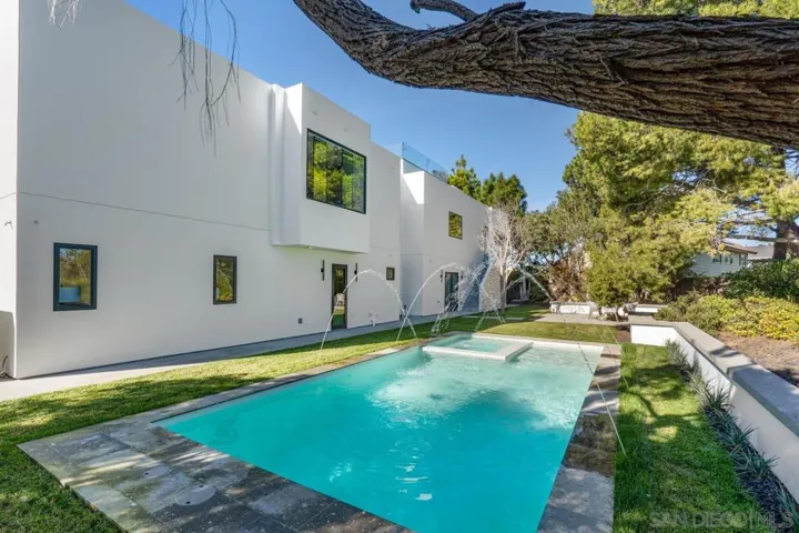 8433 Prestwick Dr, La Jolla, California 92037