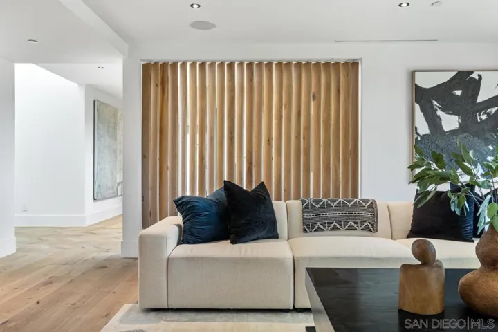 8433 Prestwick Dr, La Jolla, California 92037