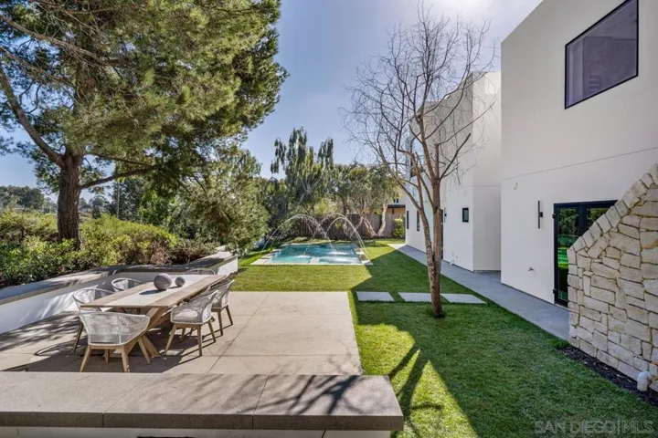 8433 Prestwick Dr, La Jolla, California 92037