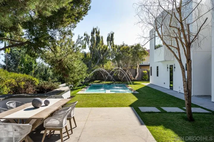 8433 Prestwick Dr, La Jolla, California 92037