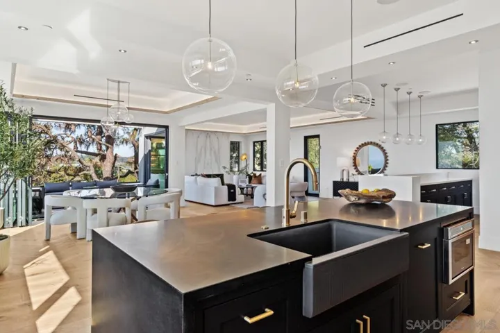 8433 Prestwick Dr, La Jolla, California 92037